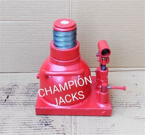 Champion Jacks Mild Steel Low Height Hydraulic Jack For Industrial