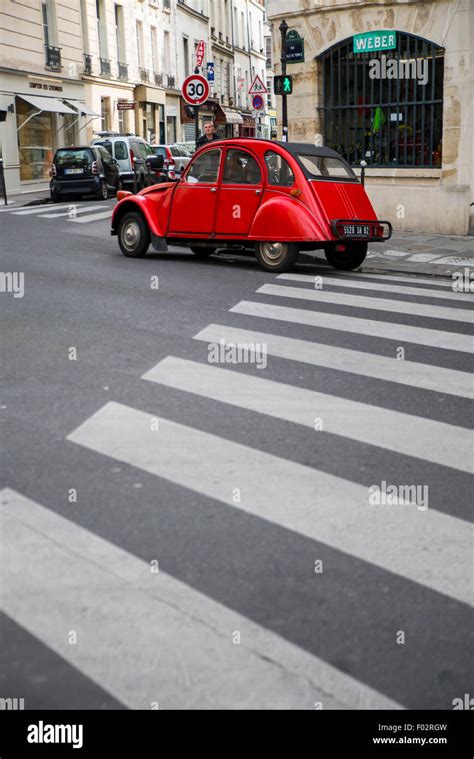 Parisian Street Hi Res Stock Photography And Images Alamy