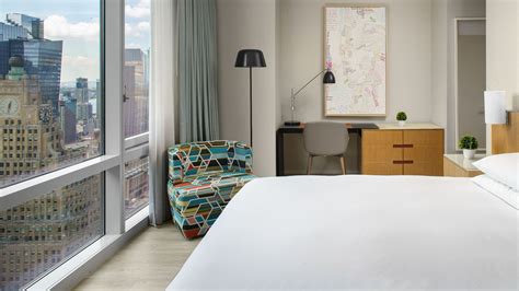 Suites de hotel con balcón | Hyatt Centric Times Square New York