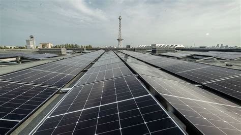 Berlins Größte Photovoltaik Anlage Entsteht Unterm Funkturm