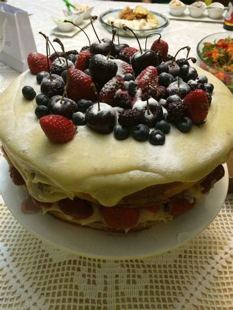 Naked Cake De Brigadeiro Branco Frutas Vermelhas Naked Cake Food Breakfast