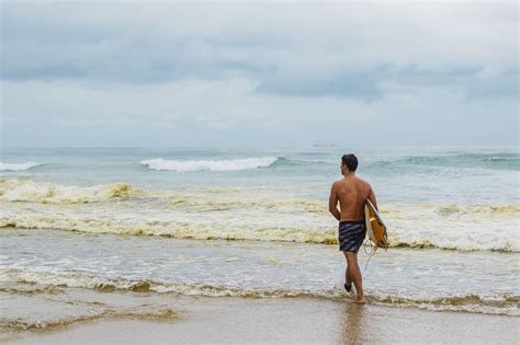 Banhos Em Reas Manchas No Mar Da Praia Do Futuro Devem Ser Evitados