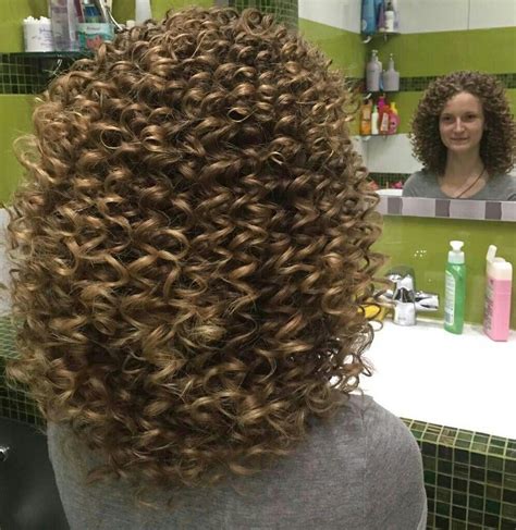 25 Trendy Ways To Wear The Modern Spiral Perm Artofit