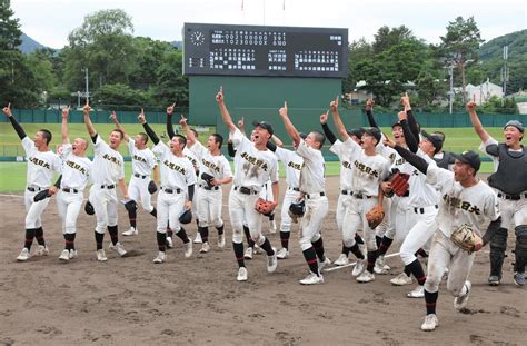 札幌日大2年ぶり4強進出 小熊梓龍3失点完投、決勝打の菊地飛亜多「毎試合が決勝」／南北海道 高校野球夏の地方大会写真ニュース 日刊スポーツ