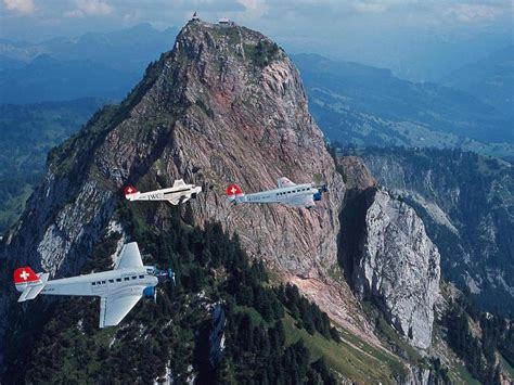 Svizzera Precipita Aereo Da Turismo Della Seconda Guerra Mondiale Si