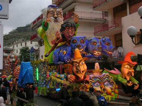 Il Gran Carnevale Di Maiori Ed I Suoi Spettacolari Carri Allegorici Il