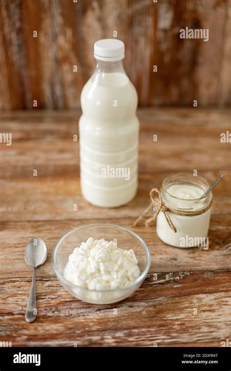 Leche Yogurt Y Queso Fotografías E Imágenes De Alta Resolución Alamy