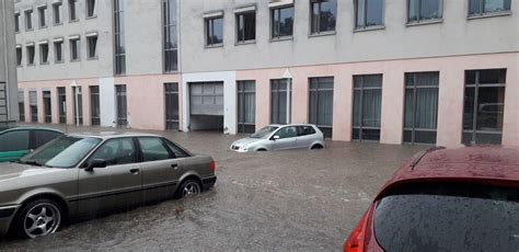 Unwetter über Nrw Überflutungen Blitzeinschläge Bahnstörungen Webde