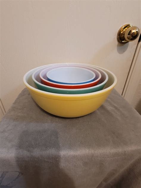 Vintage Pyrex Primary Colors 4 Piece Nesting Mixing Bowl Set Old Mark