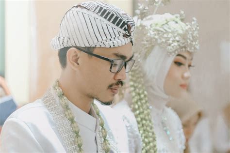 Nama Pakaian Adat Sunda Yang Dipakai Pengantin Berkarismatik