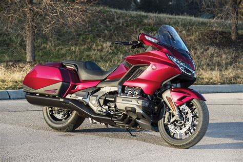 Review 2018 Yamaha Star Venture Vs 2018 Honda Gold Wing