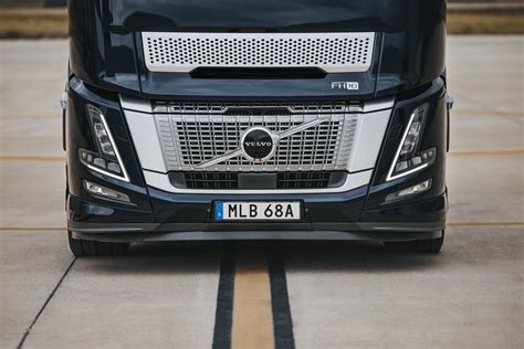 Nowe Volvo FH Aero przód dłuższy o 24 cm silniki do 780 KM i kabina