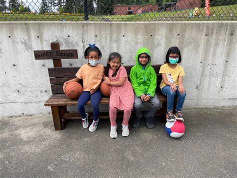 Student Council Refinishes Buddy Bench | News Article - Sunny Hills Elementary School