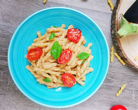 Pasta Con Crema Di Melanzane E Pomodorini Confit Gastronomy Love