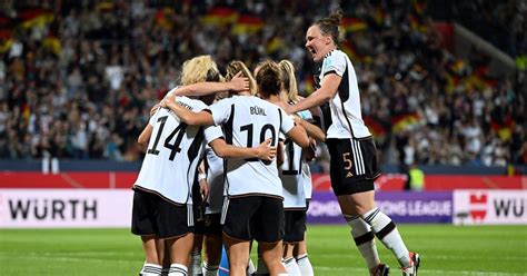 Klarer Sieg Gegen Island DFB Frauen Trumpfen In Bochum Auf 1 1