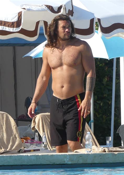 Aquaman Star Jason Momoa Shamed On Social Media For His Dad Bod