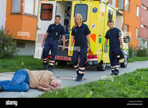 Unconscious Patient Hi Res Stock Photography And Images Alamy
