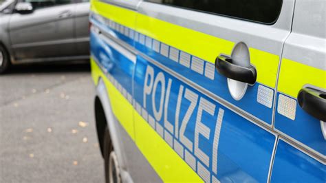 Blutige Messer Attacke in Bremen Polizei stellt mutmaßlichen Täter