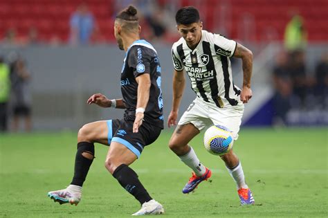 Permanência de Igor Jesus Luiz Henrique e Thiago Almada no Botafogo