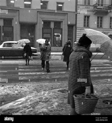 Warszawa Pierwsze Obfite Opady Niegu Wyst Pi Y W Stolicy