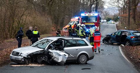 Schwerer Verkehrsunfall auf der Lönsstraße in Wuppertal