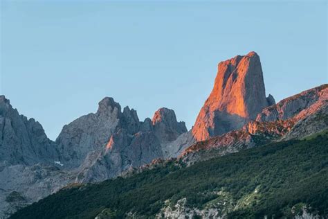 Naranjo De Bulnes Conocido Como Picu Urriellu De Camarmena Village At