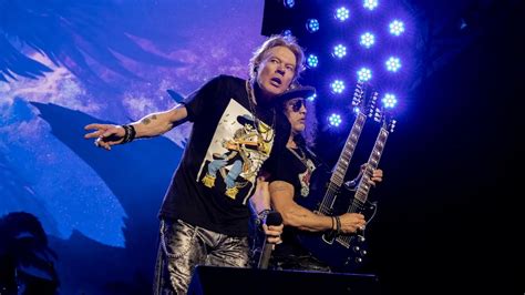 Guns N Roses Give New Song The General Its Live Debut