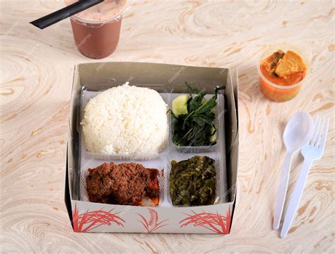 Premium Photo | Nasi Padang Kotak with Rendang, Nasi Kotak Padang Sederhana. Indonesian Minang ...