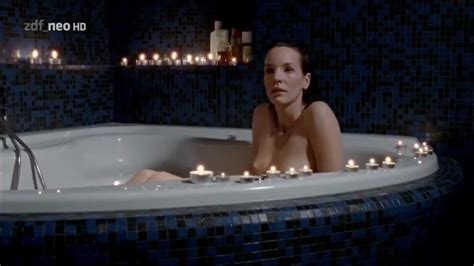 Anne Sarah Hartung Nude Pics Pagina 1