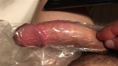 Éjaculation Gros Plan Dans Un Sac En Plastique Xhamster