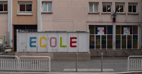 Un collégien de 11 ans écrasé par un bus scolaire alors qu il rentrait