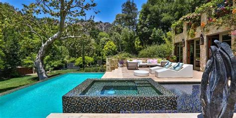 Jennifer Lopez Buys Los Angeles Mansion Latest Celebrity News