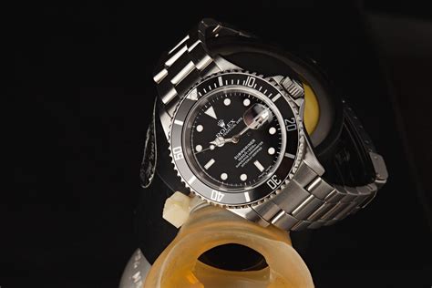 Submariner Vs Seamaster The Ultimate Buying Guide Bob S Watches