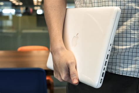 Apple Macbook White