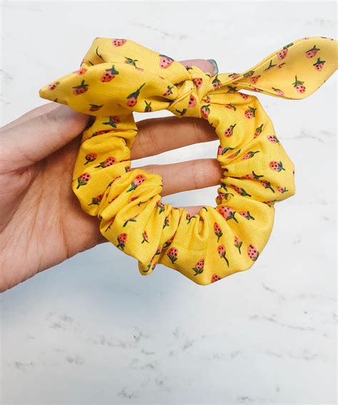 How To Sew A Scrunchie Diy Hair Scrunchies Making Hair Bows Sewing Basics