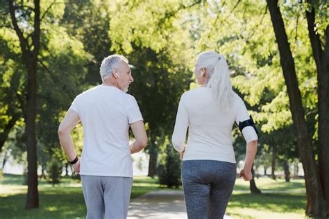 Premium Photo Close Up Back View Of Healthy Mature Couple Jogging In Park At Early Morning