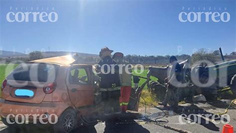 Choque Entre Tractor Y Auto Deja Sin Vida A Una Persona Y Tres Más