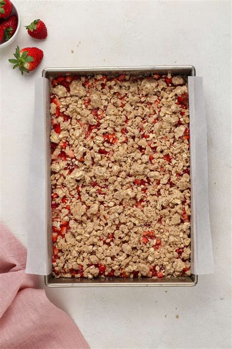 Strawberry Oatmeal Bars Foodymake