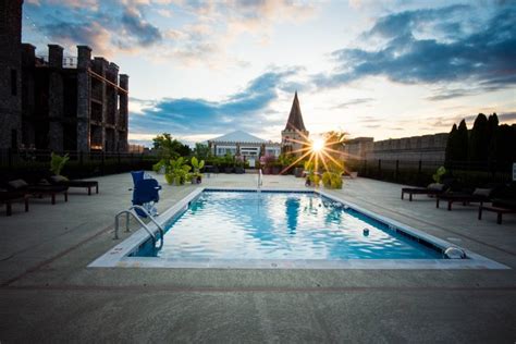 This Kentucky Castle Hotel Is An Unforgettable Place To Stay