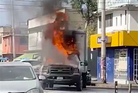 Niño en Neza capta momento en que se incendia camioneta