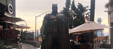 7 Foot Tall Bronze Batman Statue Comes To Burbank As ‘selfie Spot To