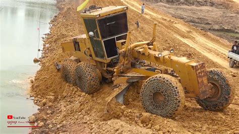 Amazing Extreme Heavy Truck Recovery Help Bulldozer Operating Operators