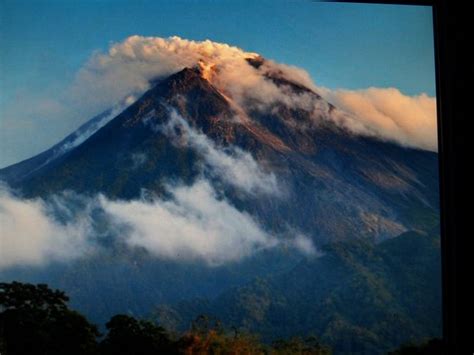 Erupcja Wulkanu Merapi Na Indonezyjskiej Wyspie Jawa Garnek Pl