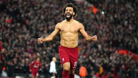 محمد صلاح فخور بمواصلة صناعة التاريخ مع ليفربول