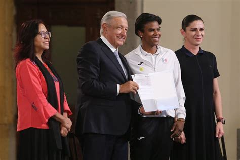 Juegos Centroamericanos Amlo Entrega Premios Y Reconoce A