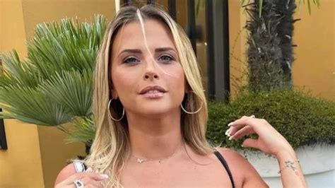 Tpmp Kelly Vedovelli Fait Chavirer Ses Fans En Robe Nuisette Cannes