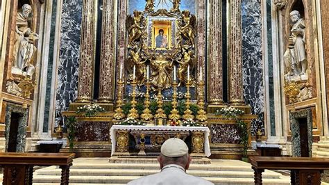 El Papa Francisco se libera de Gemelli y visita la Basílica de Santa