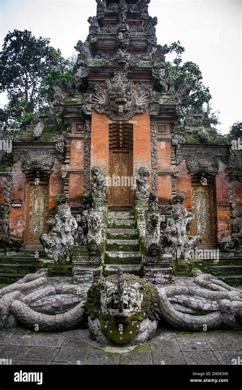 Bali monkey temple hi-res stock photography and images - Alamy