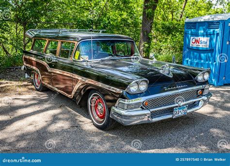 1958 Ford Country Squire Station Wagon Editorial Image - Image of custom, illustrative: 257897540