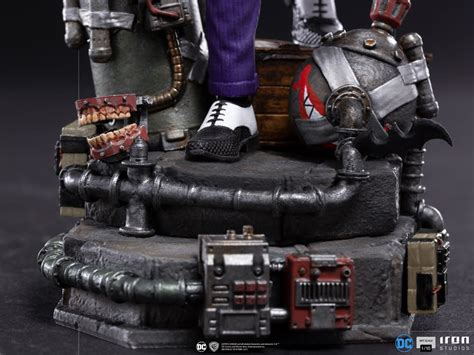 The Joker Receives New Deluxe Dc Comics Statue From Iron Studios